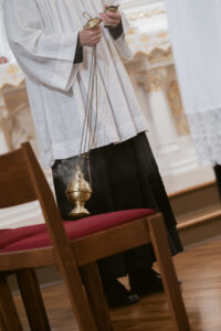Timeless, true-to-life photography from a Catholic wedding in Indianapolis, Indiana