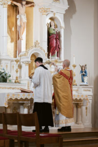 Timeless, true-to-life photography from a Catholic wedding in Indianapolis, Indiana